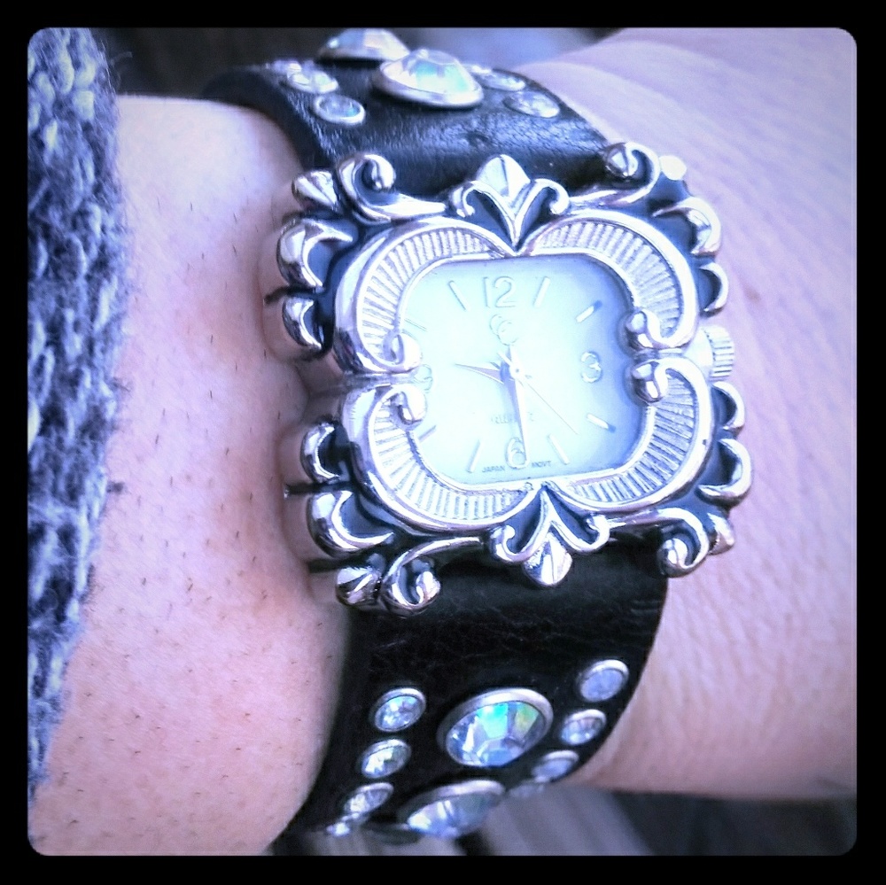 Studded rhinestones watch Japan MOVT black